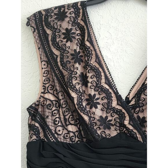 BLOUSE/TOP-ADRIANNA PAPELL Evening Essentials-Lace-Low Cut-Waist Length-16 - Picture 3 of 14